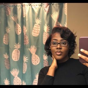 Meet your Posher, Emoni